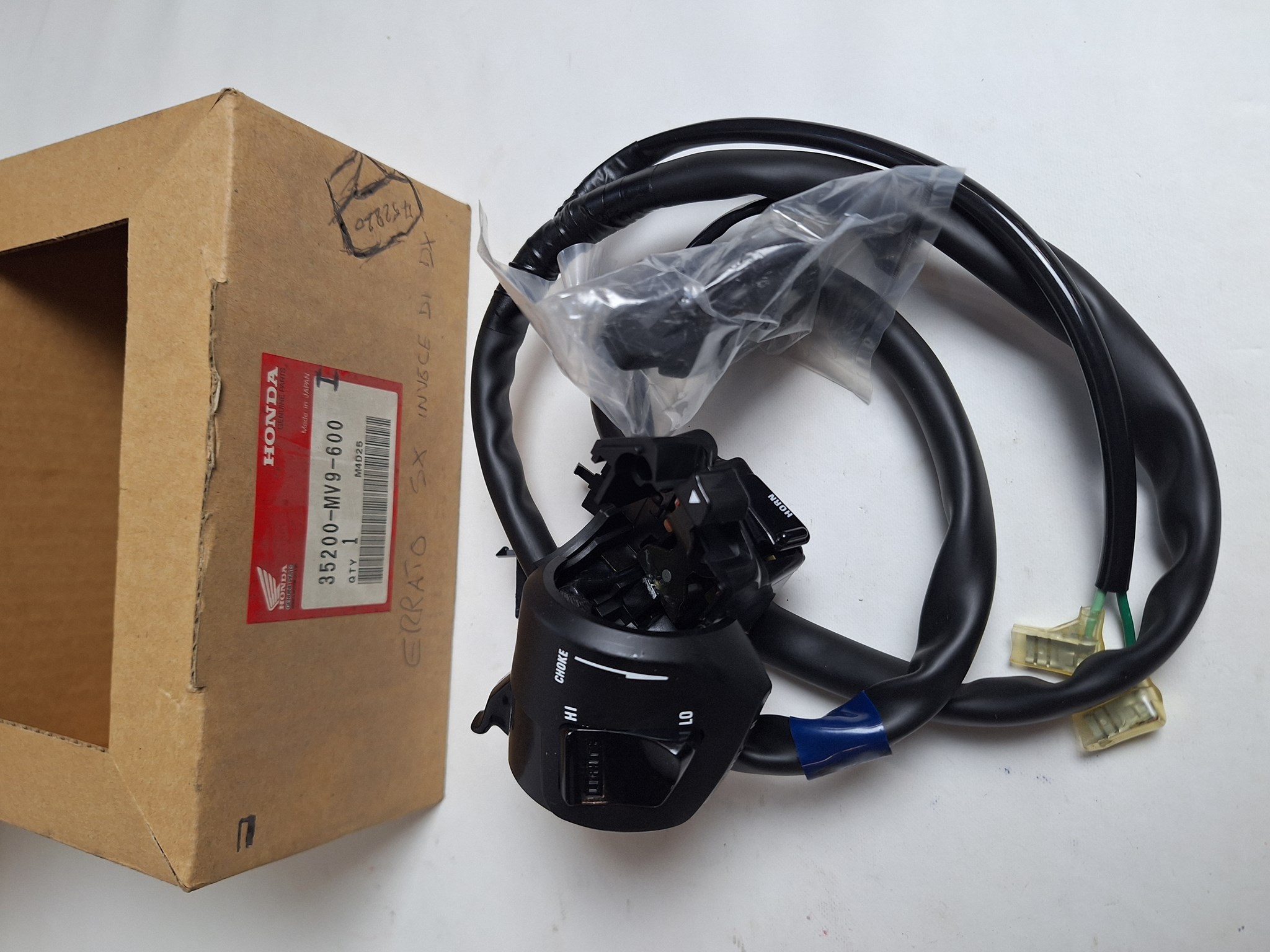 Picture of SWITCH ASSY., WINKER S  35200-MV9-600  CBR 600 FM-P